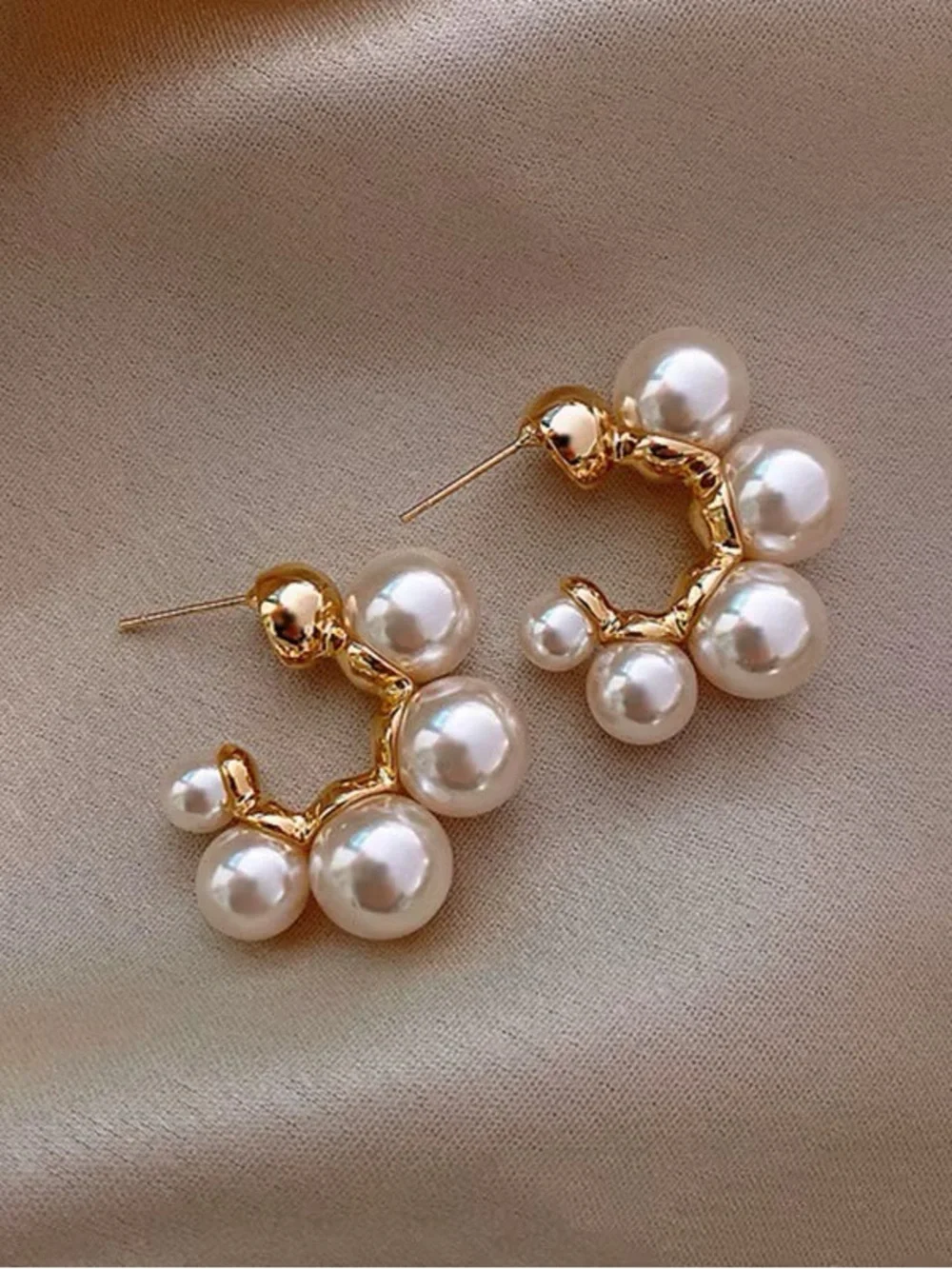 ***Exquisite High-Quality Gold Pearl Cluster Hoop Earrings